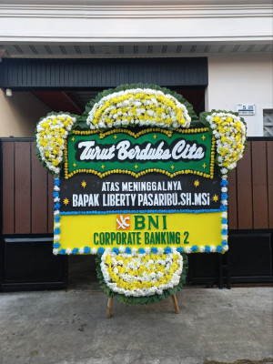 Papan Bunga Duka di Terjun
