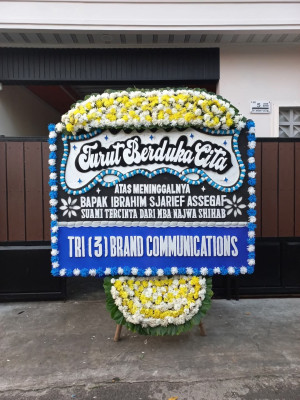 Papan Bunga Duka di Terjun